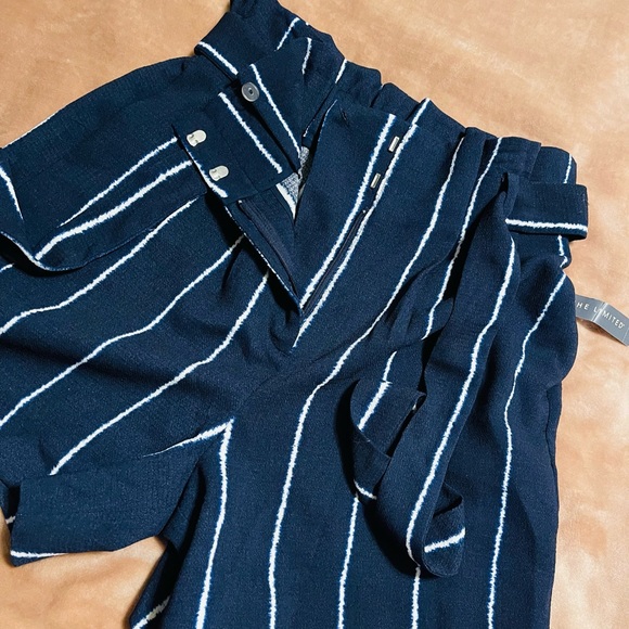 The Limited paper bag shorts - Picture 2 of 2